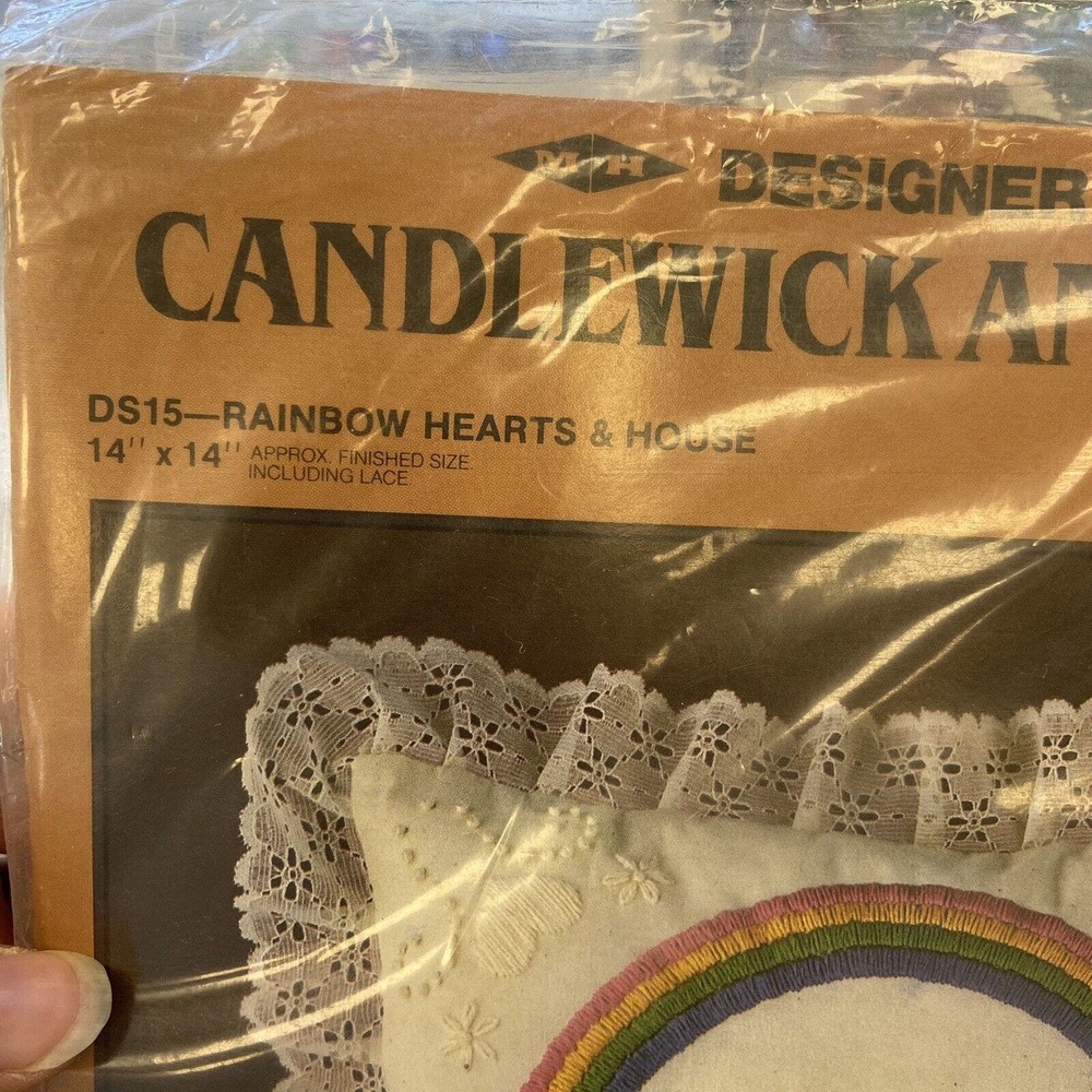 VTG Candlewick and Stitch Pillow Kit DS15 Rainbow Hearts & House 14" Square New - Picture 4 of 5